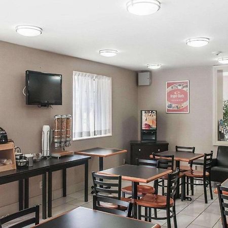 Econo Lodge Inn & Suites Downtown Toronto Luaran gambar