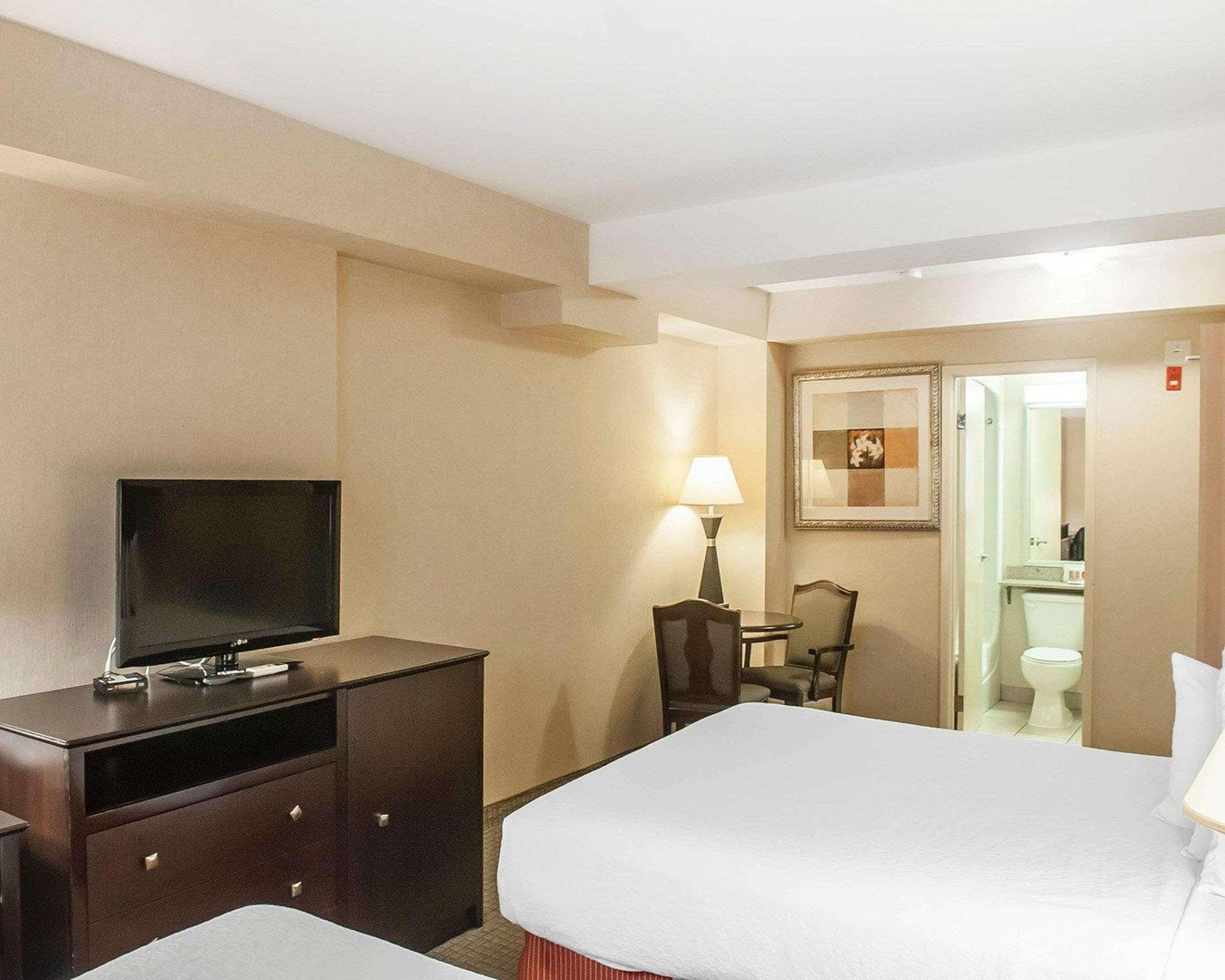 Econo Lodge Inn & Suites Downtown Toronto Luaran gambar