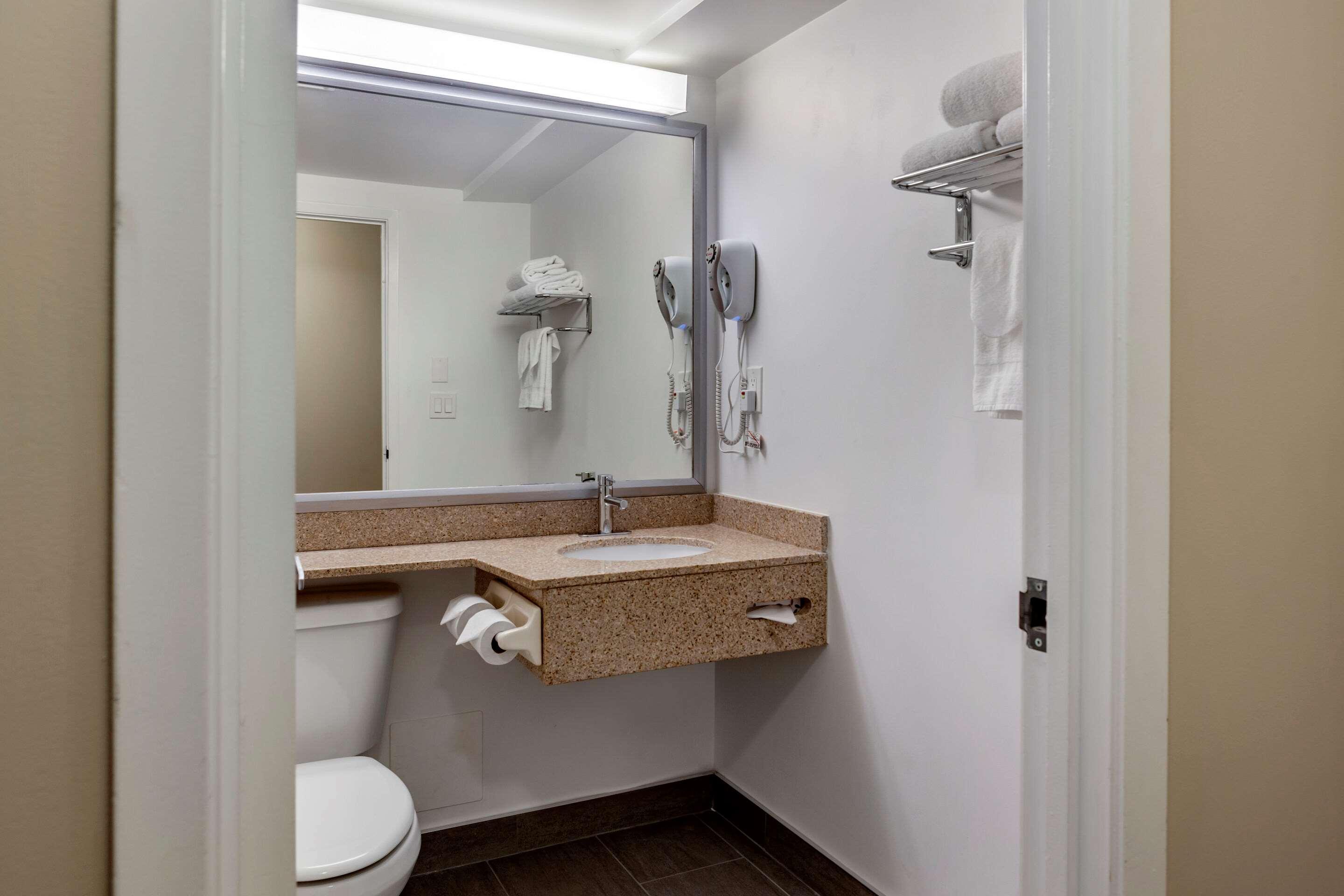 Econo Lodge Inn & Suites Downtown Toronto Luaran gambar