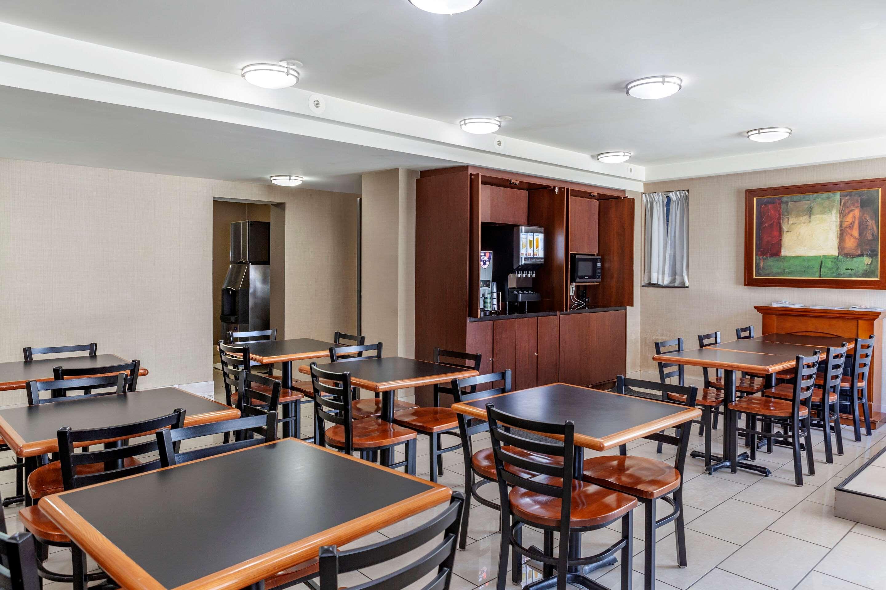 Econo Lodge Inn & Suites Downtown Toronto Luaran gambar