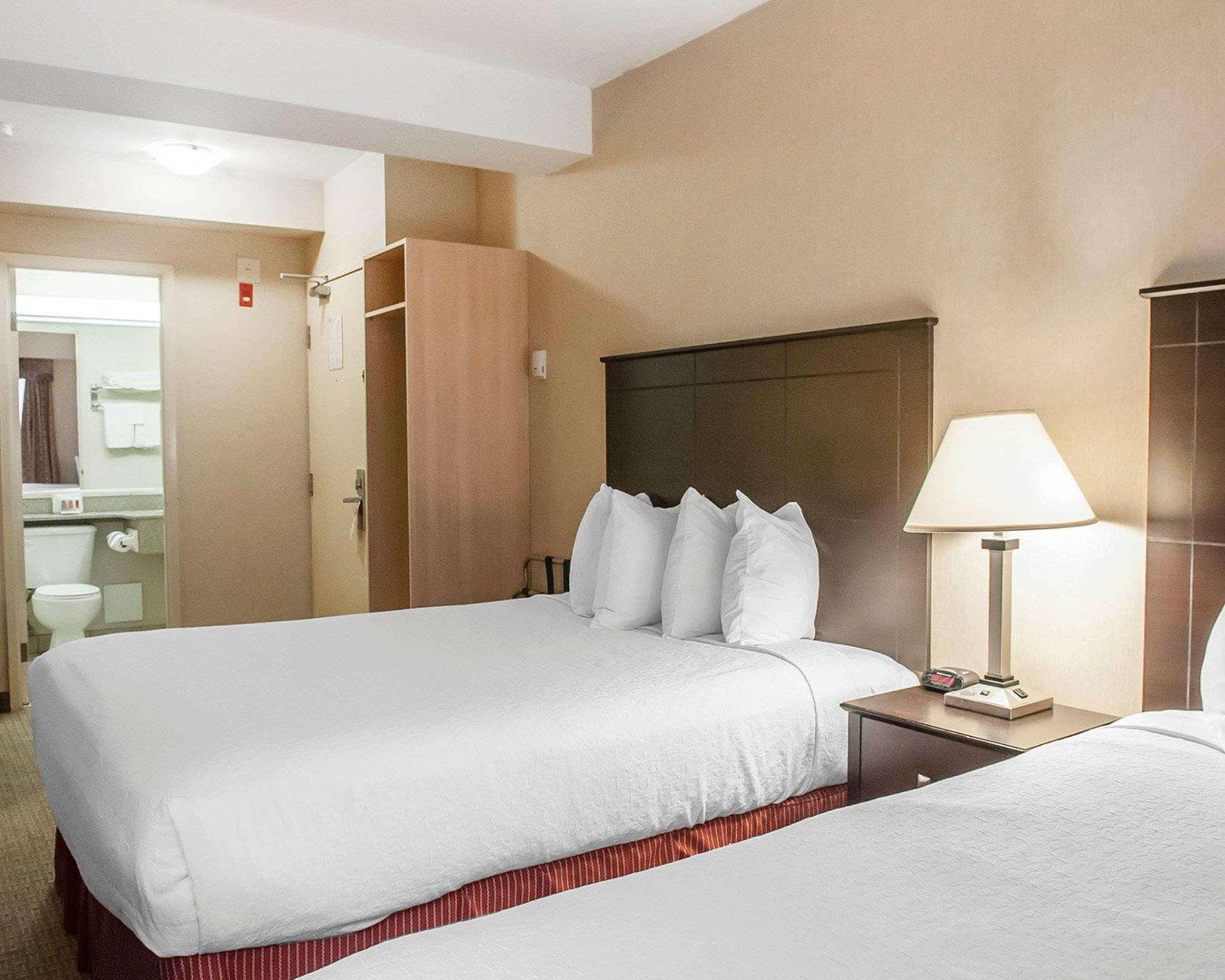 Econo Lodge Inn & Suites Downtown Toronto Luaran gambar