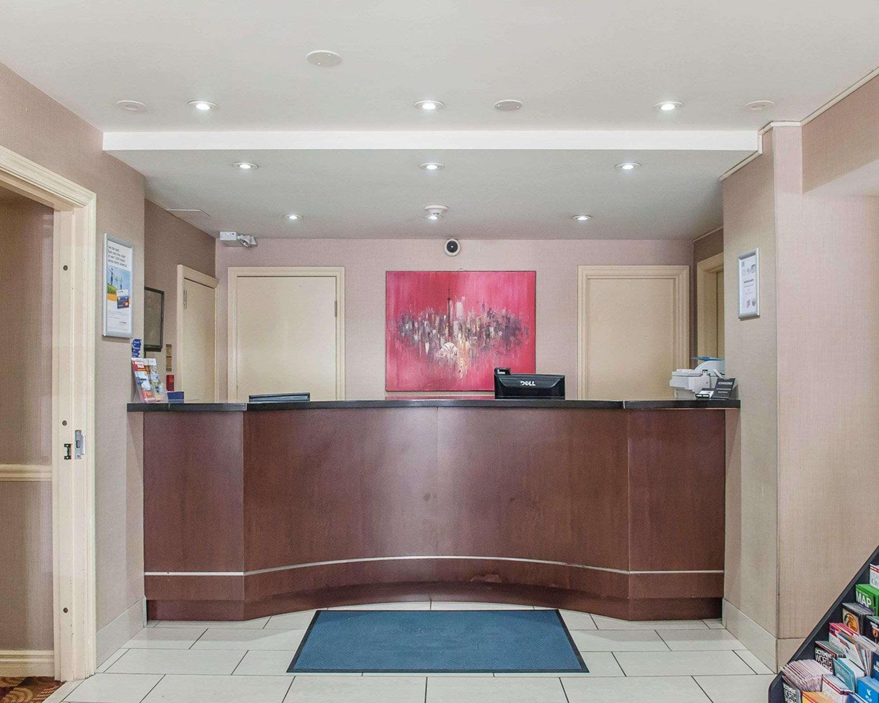 Econo Lodge Inn & Suites Downtown Toronto Luaran gambar