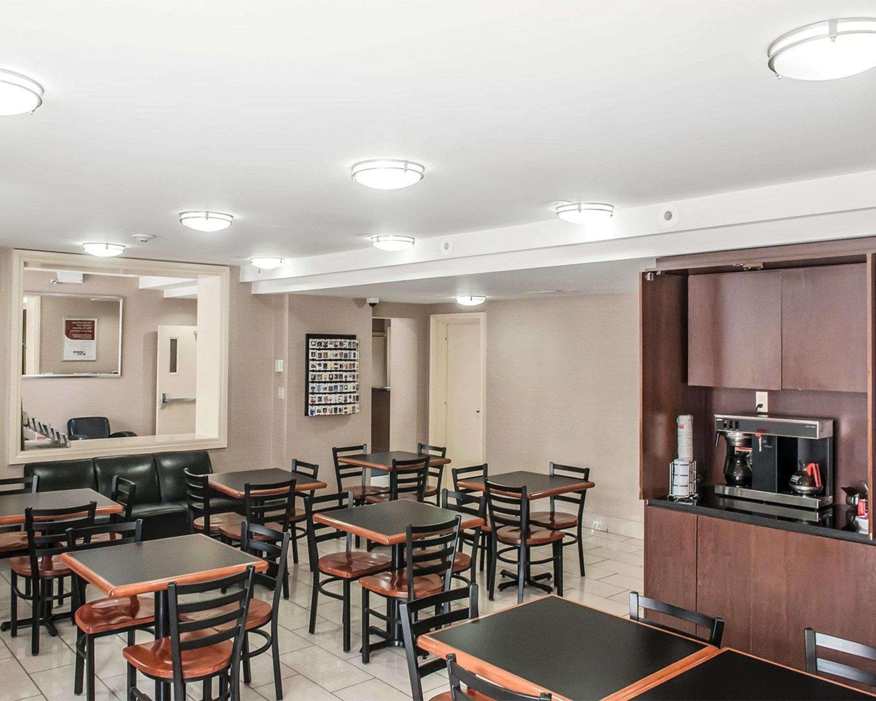 Econo Lodge Inn & Suites Downtown Toronto Luaran gambar
