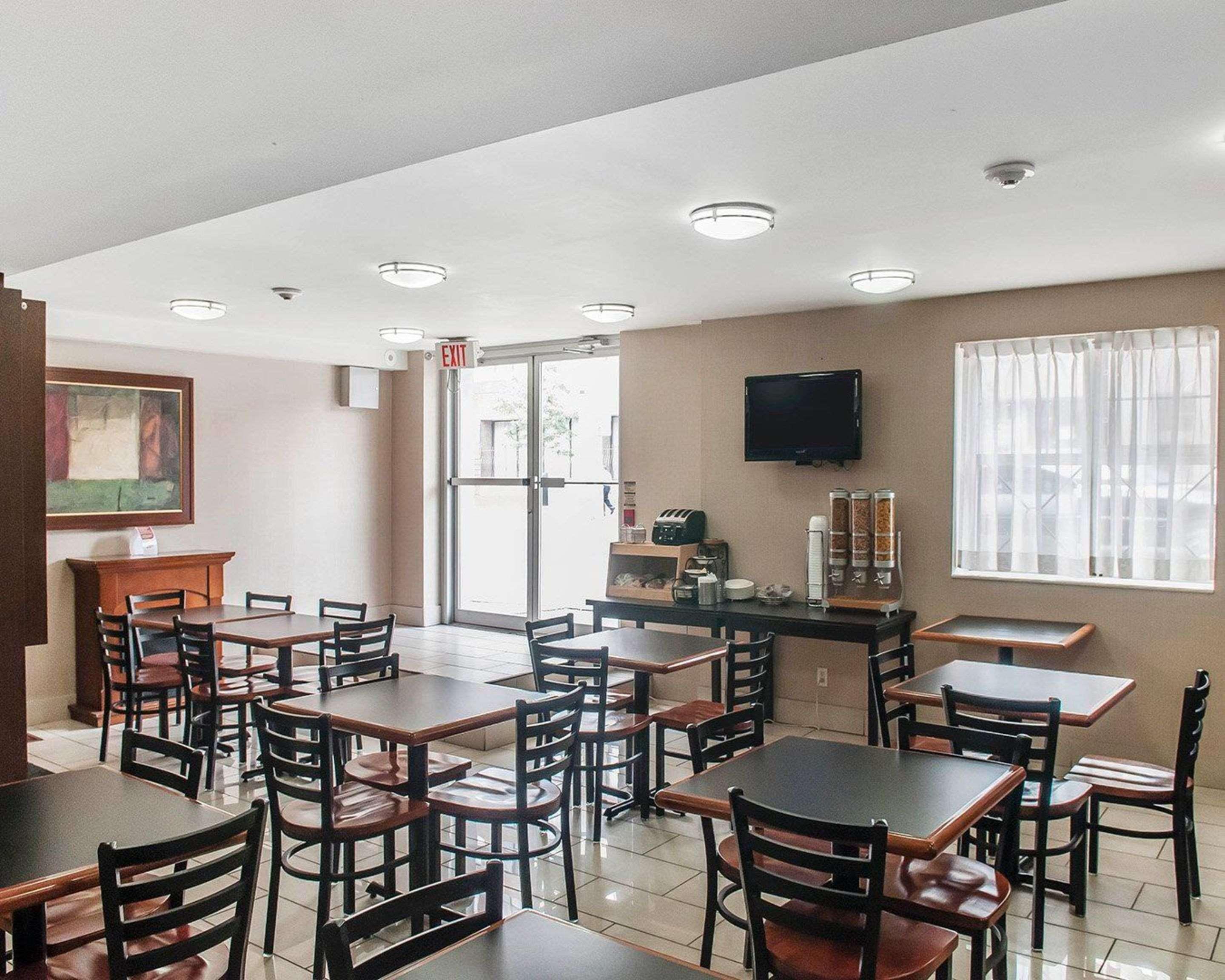 Econo Lodge Inn & Suites Downtown Toronto Luaran gambar