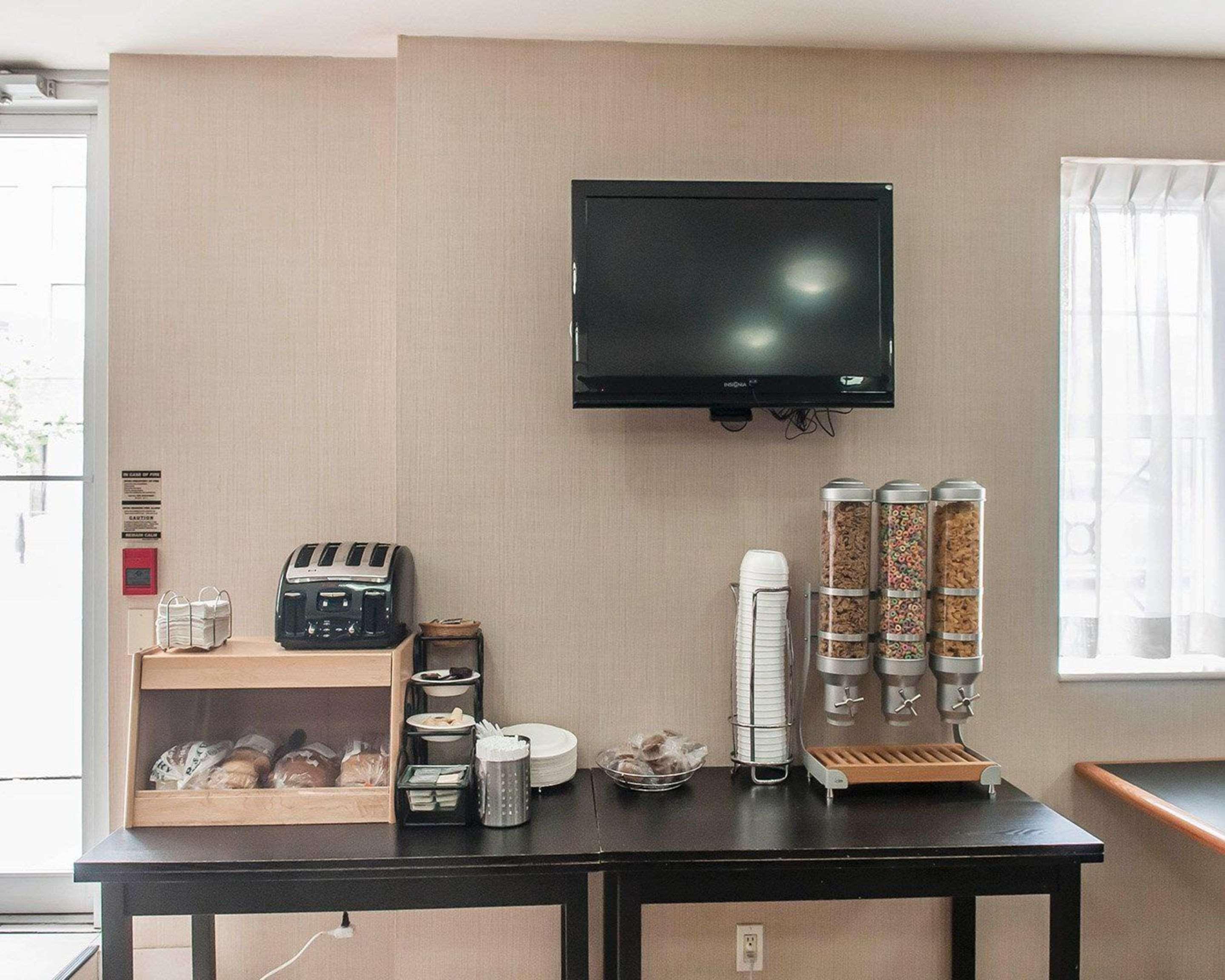 Econo Lodge Inn & Suites Downtown Toronto Luaran gambar