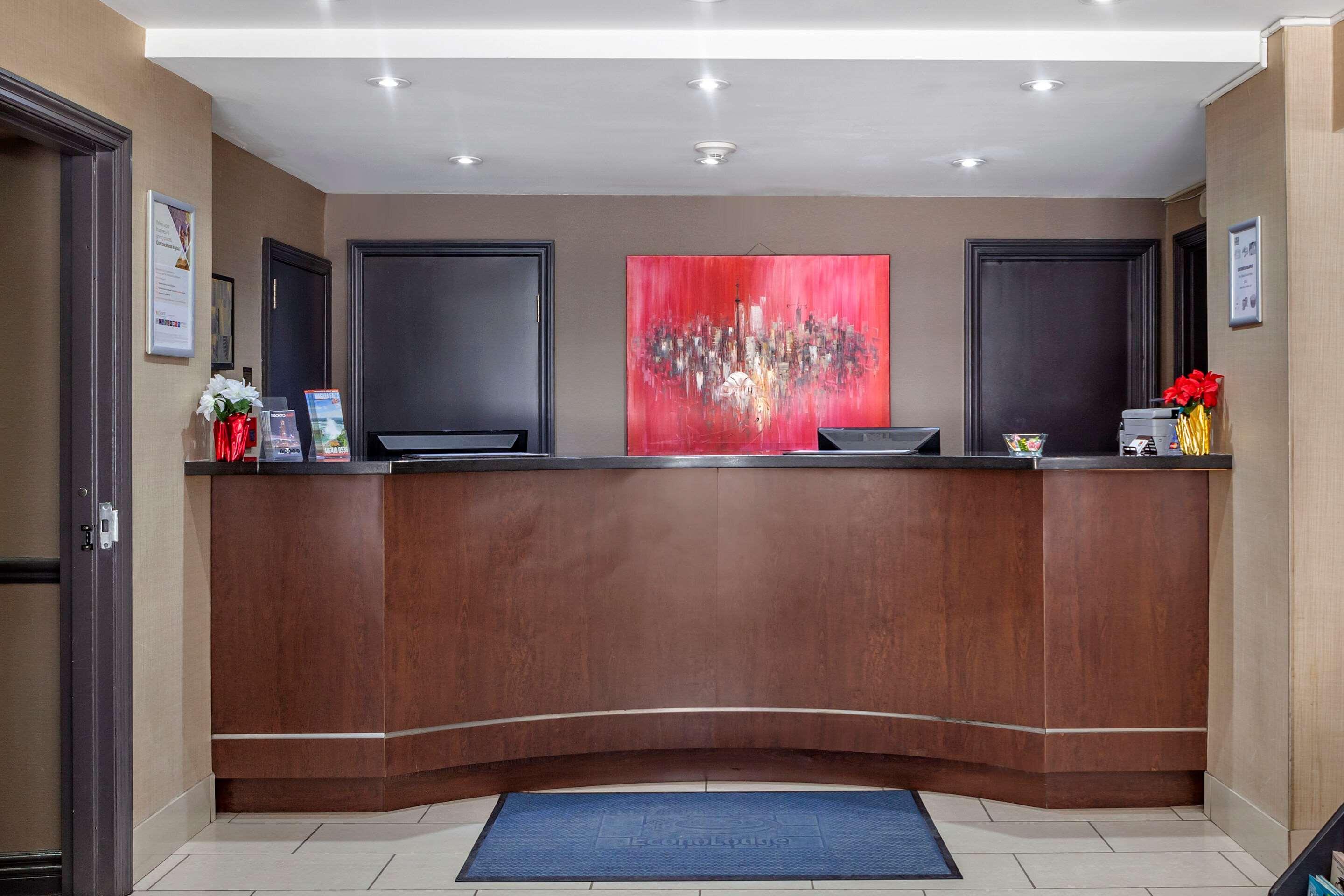 Econo Lodge Inn & Suites Downtown Toronto Luaran gambar