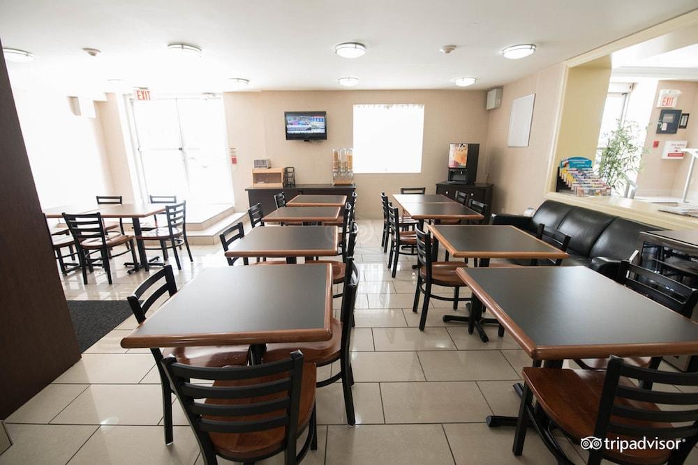 Econo Lodge Inn & Suites Downtown Toronto Luaran gambar