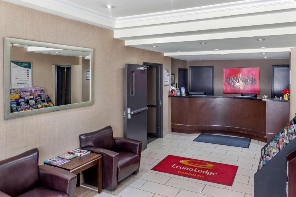 Econo Lodge Inn & Suites Downtown Toronto Luaran gambar