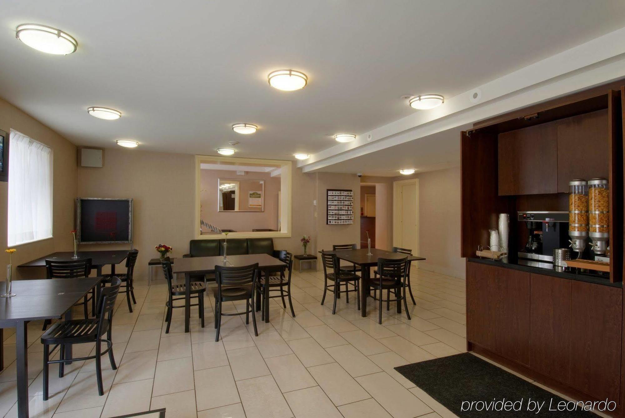 Econo Lodge Inn & Suites Downtown Toronto Luaran gambar
